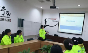 服務(wù)于心，管理于人——安徽淮南店職場禮儀與服務(wù)管理培訓(xùn) 